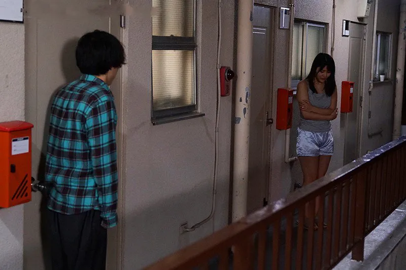 Bí mật lén lút với em gái hàng xóm cãi nhau bị chồng yêu đuổi ra cửa