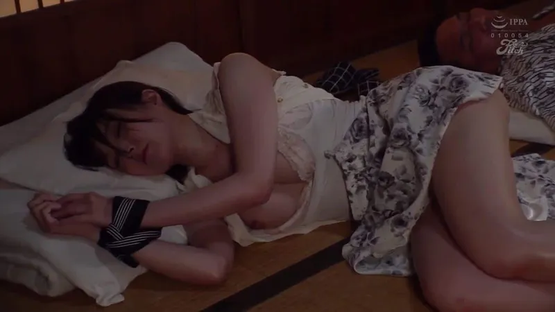 Xin chồng đi công việc với cấp trên, nữ nhân viên rơi vào kế hoạch của ông sếp biến thái