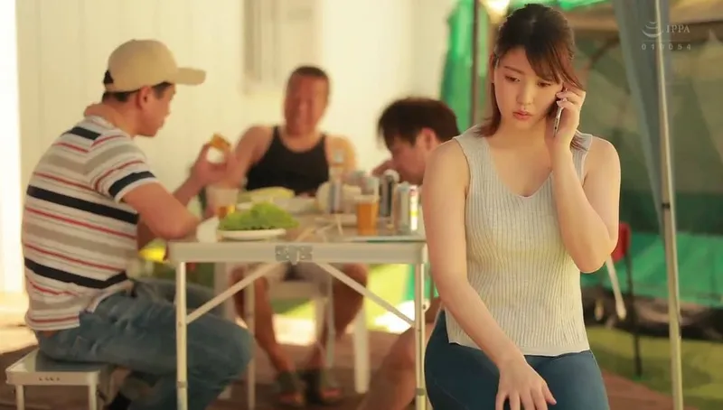 Chồng yêu khờ để cô vợ tham gia sự kiện cắm trại với mấy gã cạnh nhà và cái kết