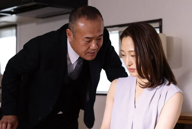 Chồng dính bẫy của tiền bối mất người vợ lúc nào không hề hay biết