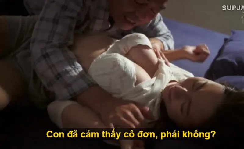 Thấy con trai mải mê lao vào công việc khiến người yêu của nó cô đơn lẻ loi, bố chồng liều lĩnh đè con dâu ra quan hệ.